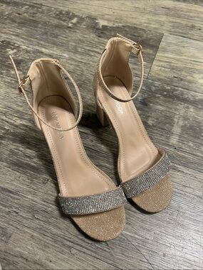Top Moda Size 7 Champagne Block Heel